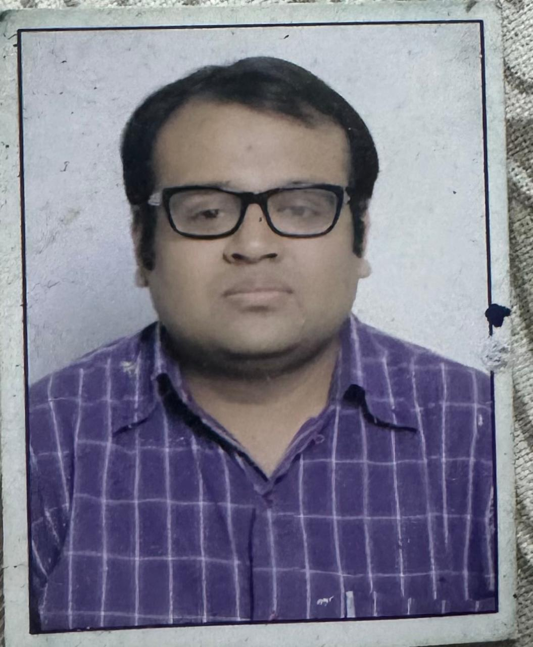 Dr. Divyendu Aggarwal