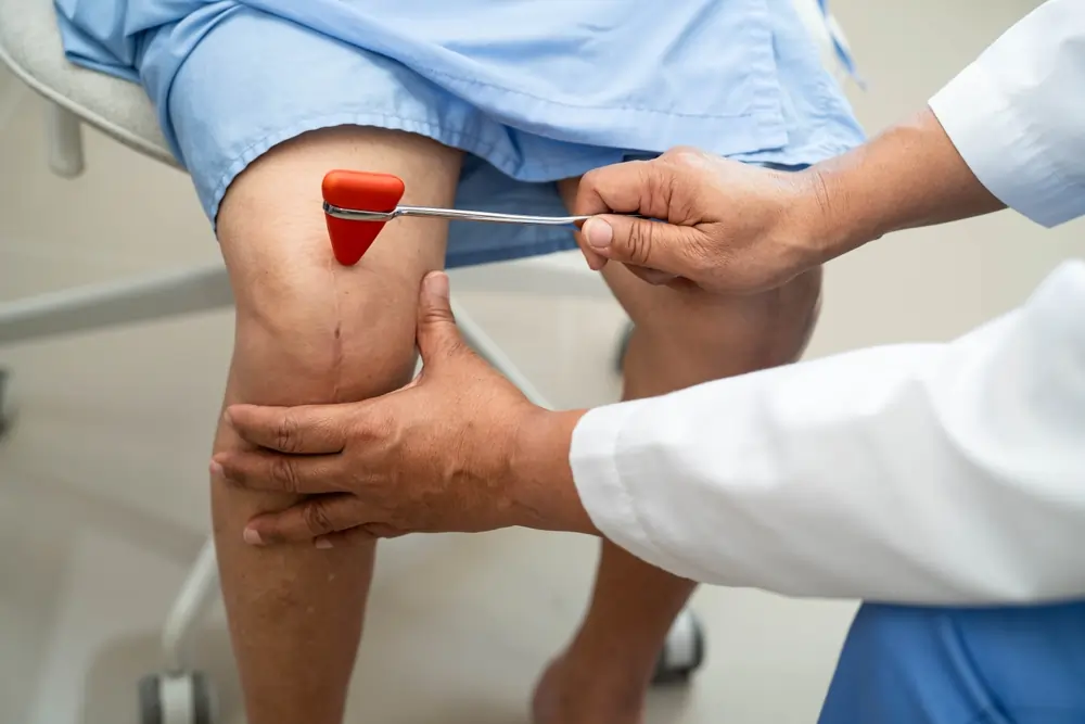 knee replacement surgery procedure in India showing artificial knee implant treatment